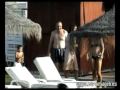 la actriz, que pasa sus vacaciones en una lujosa urbanizaci�n gaditana, aprovecha los d�as para broncearse y llenar de mimos a su hijo diego.