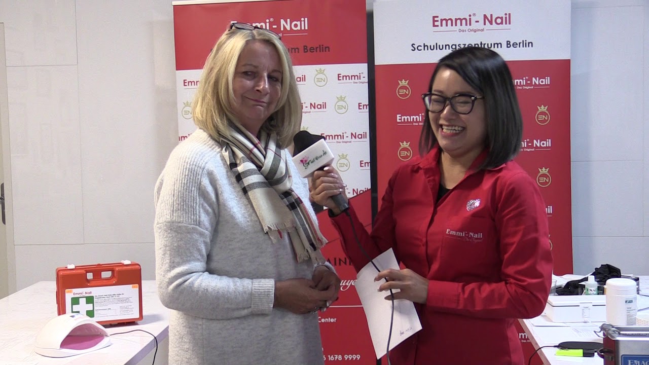 KHOÁ HỌC ĐẦU TIÊN TẠI ´TRƯỜNG DẠY NGHỀ EMMI NAIL´