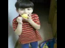 lucas likes peaches