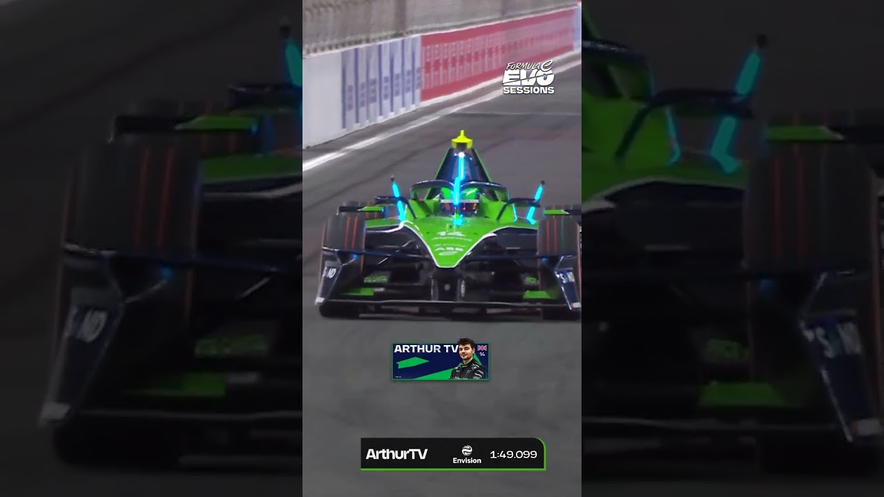 You can’t park there mate 🫣 #EVOSessions #FormulaE #Racing #Motorsports