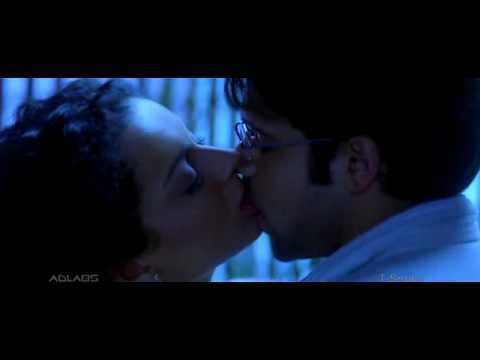 Imran Hashmi Kissing Kangana Ranaut In The Movie GANGSTER