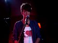 Vega cantando 