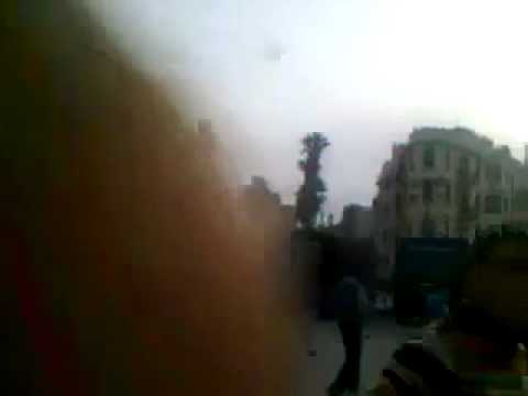 Video capta instante en que camión atropella a manifestante en Egipto