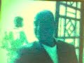 quel est ce monde, o� de + en + de pedophiles ;
font des choses immondes, traquent sur le net garcons et filles ;
s'font passer pour des ados en quete d une love story ;
alors que ce sont des gros crados, qui par un enfant souhaite une gaterie :

quel est ce monde, quand un ado frustr� fusille ;
ses camarades de cours, ses professuers, vla que tout part en vrille ;
le resultat d une culture qui cultive le culte de l'arme ;
dans tout ca le plus dur, c'est qu il arrive a tuer les siens sans larmes ;

quel est ce monde, quand au iii eme millenaire ;
l'idee de l egalite des hommes n'est plus qu un souvenir amer ;
on sait qu une hierarchie est faite entre tous les continents ;
o� l'amerique arrive en tete et o� l'afrique est le perdant ;

quel est ce monde, quand une gamine qui a 15 ans ;
sort son string de son jean et ment a ses parents ;
elle dit sortir au cin�, avec isa et audrey ;
mais finit dans une soir�e, au bras de jean luc lahaye ;

refrain

quel est ce monde, comment est on arriver la ?
pourquoi cette fronde entre les hommes je ne comprend pas !
la haine succombe � l amitie l amour la joie ;
chaque seconde, j espere que la raison l'emportera

quel est ce monde, quand un homme boit et bat sa femme ;
quand sur elle il passe ses nerfs qu'il laisse son visage emplie de larmes ;
alcoolique, accro aux litres avec pour seul compagnon ;
son ami son accolyte : le pastis sa seule boisson ;

quel est ce monde, quand un pays democratique ;
elit un dictateur � grand coup d'eclat mediatique,
sfait passer pour un saint homme, jvous presente le pere nicolas ;
ce mec l� est un � surhomme �, il a plonger la france dans le coma !

quel est ce monde, o� les parents ont abandonn�s ;
l education de leurs enfants, ceux ci sont delaiss�s ;
trainent en bas des blocs, ne connaissent plus le chemin de l ecole ;
la faute aux darons qui s en moquent et qui n assument plus leur role ;

quel est ce monde, o� des hommes ont decides ;
que les territoires de cette planete devait etre limit� ;
sache que s' il ya tant de guerre, c'est � cause des frontieres ;
en verite je vous le dis mon pays d'origine c'est la terre !


refrain

quel est ce monde, comment est on arriver la ?
pourquoi cette fronde entre les hommes je ne comprend pas !
la haine succombe � l amitie l amour la joie ;
chaque seconde, j espere que la raison l'emportera