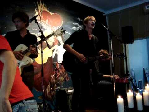 Carl Norén solo at Café peace&love 2