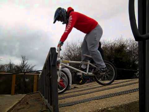 how to snap a bmx gate