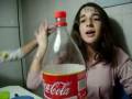 videos de Veja a tampa da Coca-Cola pular