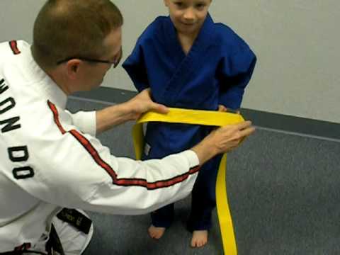 how to tie a belt for taekwondo