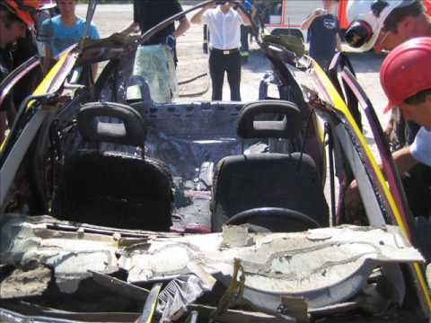 0 in Kugelbomben in einem Auto gezündet (Feuerwerk, Fireworks, Pyrotechnik)
