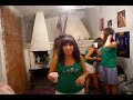muxas anecdotas d este video....2 xicas en un solo pantalon....'niña sin culo-niña feliz-niña con el clip-XOFÁ!' , Xofá aaaaaaaaaa  enfin..jajaj!!