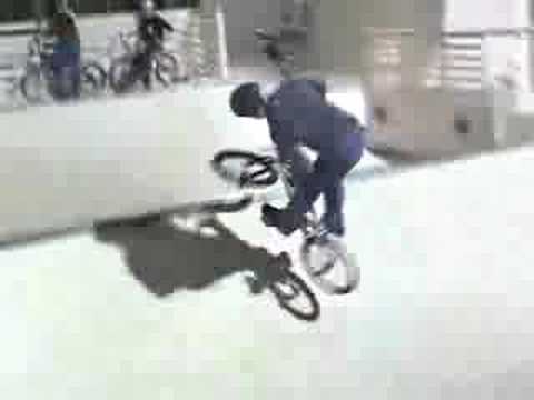 BMX BIKES TRICKS STUNTS CRASHES