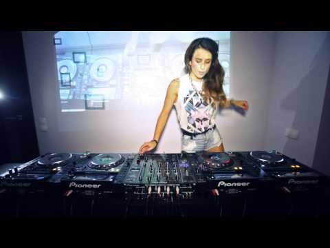 Juicy - Thanks to everyone for supporting my first video! This one is my second 4 CDJs mix for you!!! Hope you will enjoy it as well :) TRACKLIST: 1. Sander Van Door...