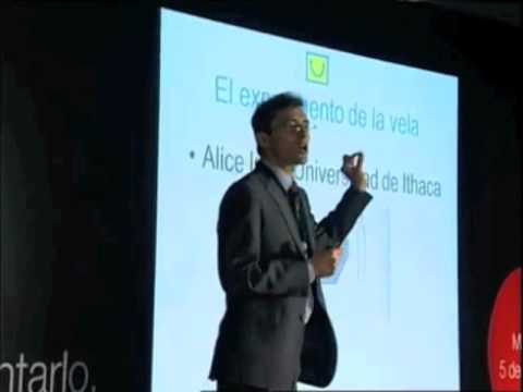 Los verdaderos beneficios del humor es el título de esta conferencia impartida en el evento TEDxSol donde se analizan ejemplos como el Google que fomentan un ambiente laboral lúdico.