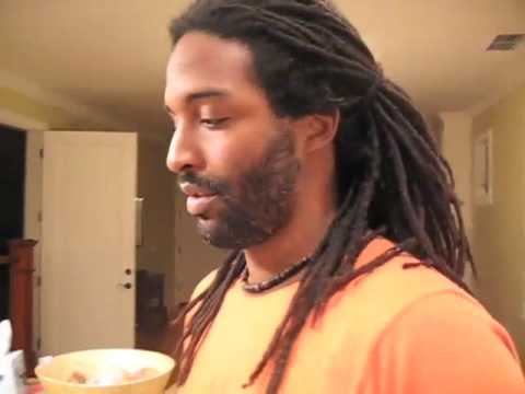 How to charge your ipod using eggnog and a peperonccini