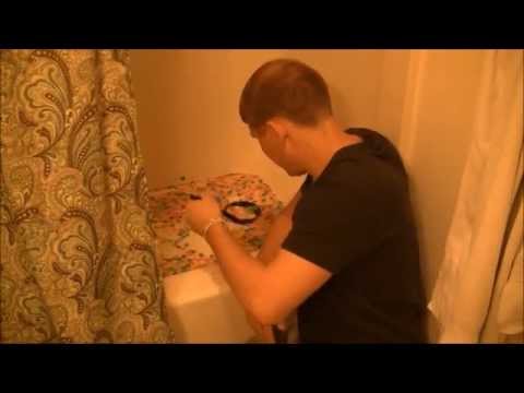 YouTube: hombre comía cereales de su bañera hasta que...