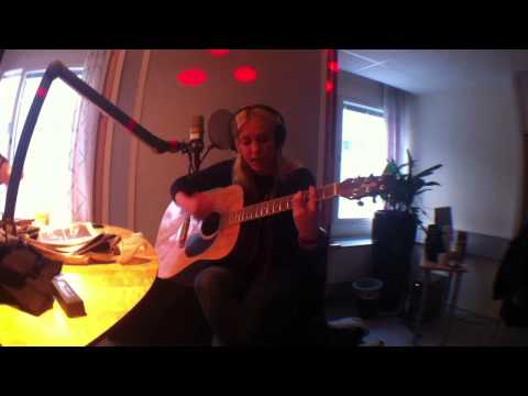 Syster Sol freestylar hos Dejan och Gurgin