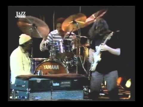 Miles Davis - MILES DAVIS live in London, Hammersmith Odeon, 1982 MILES DAVIS trumpet, keybd BILL EVANS sax & flute MIKE STERN guitar MARCUS MILLER bass AL FOSTER drums MI...