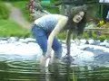 Tammy schwimmt im Teich Tammy schwimmt im Teich