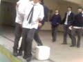 futbol en el colegio-la caida de simon