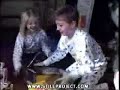 Bimbo che impazzisce quando scopre il regalo di natale