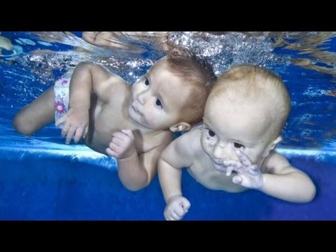 BEBES NADANDO