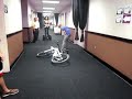Justin Bieber se cae de su bicicleta