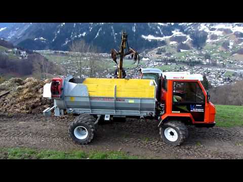 reform - Muli T8 beim Heustreuen auf der Alpe und beim Miststreuen am Heimbetrieb.