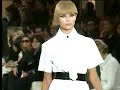 Lara Stone FALL on Karl Lagerfeld show