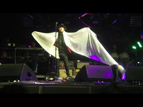 Debra - Beck - Debra - San Francisco, Live, Treasure Island Music Festival, Sun. 10-20-13, Front row. Beck: