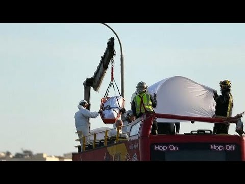 Malta: Tiefhngende ste fegen durch offenen Bus -  ...