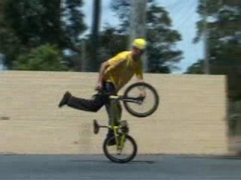 BMX BIKES TRICKS STUNTS CRASHES