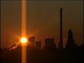 Mega Sonnenaufgang hinter Industriekulisse; Sunrise with ind