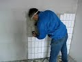 Tegels van kalkzandsteen wand halen Tegels van kalkzandsteen wand halen
