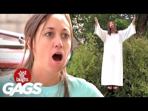 MILAGROS - Un sacerdote minusválido pide ayuda a unas personas. Estas gentiles personas lo ayudan y reciben una gran recompensa. ¡Diosito mio que milagro! Una presentac...