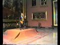 video en donde se ve un joven david russell interpretando andante rondo del compositor dionisio aguado.
cortes�a de www.davidrussell.com