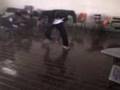 niñera bailando rap