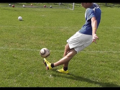 rabona - Hier ein kleines Video von mohrtim10 - einem sehr talentiertem Kicker und Freund von den freekickerz Music: xKore - Eden http://www.newgrounds.com/audio/list...