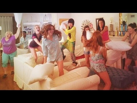 Pitch Perfect 2 Cast Wraps Filming with a Pillow Fight