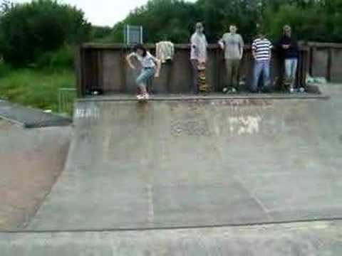 Caerphilly skatepark (better quality ...