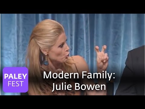 modern family - Cast member Julie Bowen (Claire Dunphy) explains how she was pranked and Sarah Hyland (Hayley Dunphy) and Ariel Winter (Alex Dunphy) discuss their sisterly o...