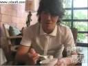 Joe Jonas loves his Pinkberry! Joe Jonas loves his Pinkberry!