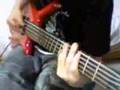Detonando no baixo de cinco cordas!!!