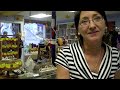 Vidéo Youtube - Marie Gaudet, la propriétaire des Créations Marie Gaudet sur la rue de la Reine à Gaspé, note une augmentation de 20 % de son chiffre d'affaires grâce à la clientèle venant des deux navires de croisière.
