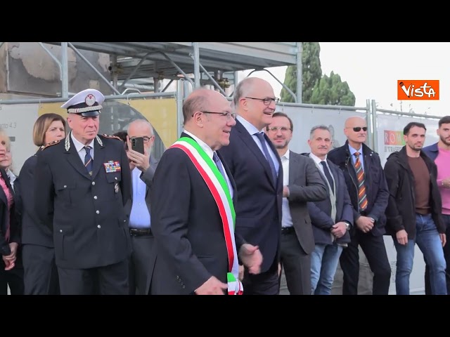 Verdone sindaco di Roma per un giorno: Tapperemo le buche. Ma prima prosciughiamo il Tevere