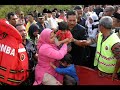 DYMM Sultan Pahang dan KDYTM Tengku Mahkota Pahang meluangkan masa melawat mangsa banjir di Felda Selancar..turut mengiring Dato' Seri Jamaluddin Jarjis.