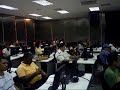 Luis Carvajal en una clase sobre MEDIO AMBIENTE