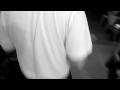 Avant un super plan en italie, les Mulekettes se maquillent. Un individu pervers s'est immiscé dans tout cela.