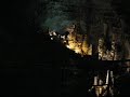 ensemble cantar lontano e marco mencoboni eseguono la messa in illo tempore nella grande grotta del vento a frasassi.