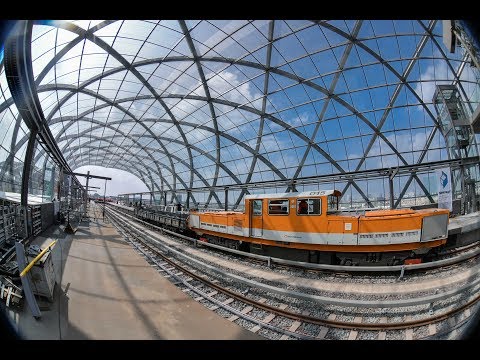 Erste Fahrt in den neuen Bahnhof Elbbrcken: Der Ba ...