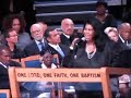 Aretha sings at the funeral of Miss Rosa Parks